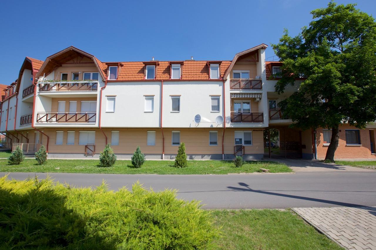 Zoli Apartmanok-Anita Koelcsey 34-36 Hajdúszoboszló Extérieur photo